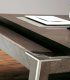 Mesa de comedor moderna de nogal Akita, detalle