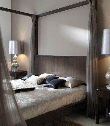 Cama moderna con dosel Akita, vista
