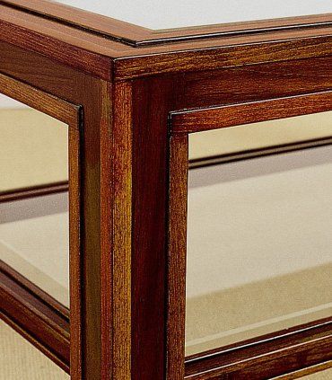 Mesa de centro clásica de nogal Luga, detalle