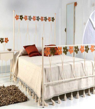 Cama rústica en forja Primavera