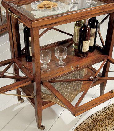 Mueble bar clásico Berien, abierto