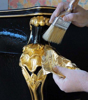 Cómoda clásica decorada Marion, detalle