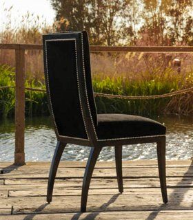 Silla clásica Verona, tapizado claveteado