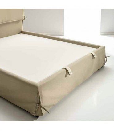 Cama tapizada con arcón Zareen