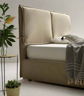 Cama tapizada con arcón Zareen