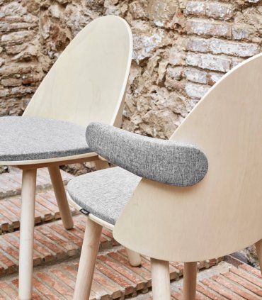 Silla moderna con brazos Uma en Ámbar Muebles