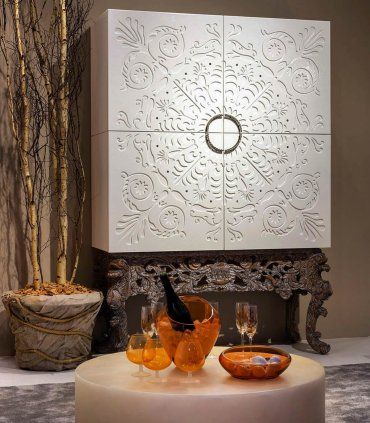 Mueble bar Alexandra, talla nogal