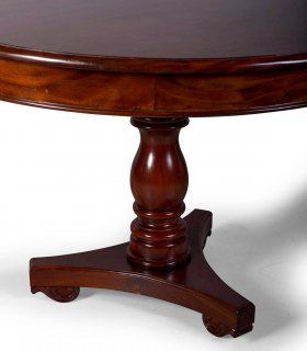 Mesa de comedor redonda clásica Gabriela, detalle