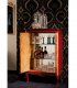 Mueble bar decorado rombos rojo y negro