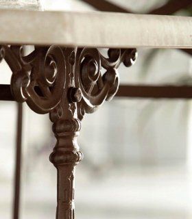 Mesa auxiliar de forja Zinerva, detalle