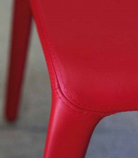 Silla moderna de piel Agosti