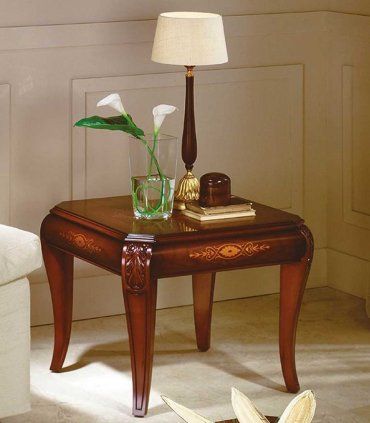 Mesa de rincón clásica con marquetería Darnese