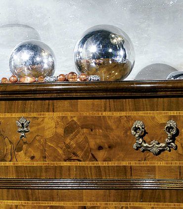Cómoda clásica Sernalen de Ámbar Muebles