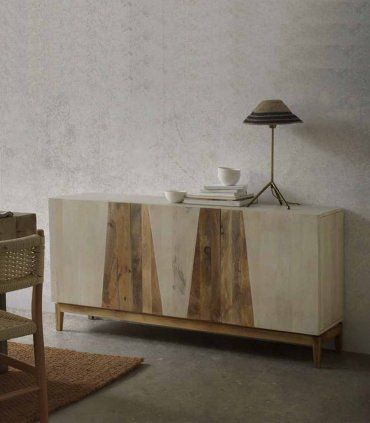 Aparador macizo de mango con patas Buqui, ambiente