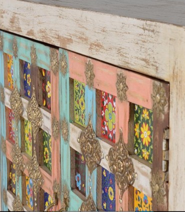 Aparador de madera con mosaico de colores estilo étnico Indo