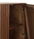 Aparador alto en madera de mango con puertas ranuradas Jonas, detalle
