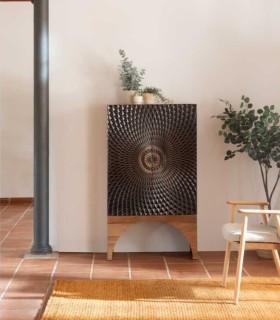 Aparador Alto de Madera de Mango con Diseño 3D Luca, ambiente