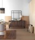 Aparador de madera de mango con puertas labradas Caimán, ambiente