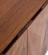 Aparador de madera de mango con frente texturizado en relieve Aitana, tirador