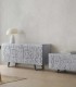 Aparador de madera de mango con relieve decorativo Siena, ambiente