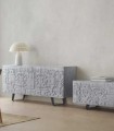 Aparador de madera de mango con relieve decorativo Siena
