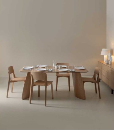 Pack de 4 sillas de comedor de madera de roble natural Nico, ambiente