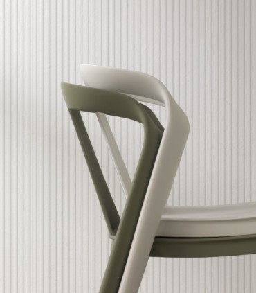 Silla de Polipropileno Apilable Virex, apilada