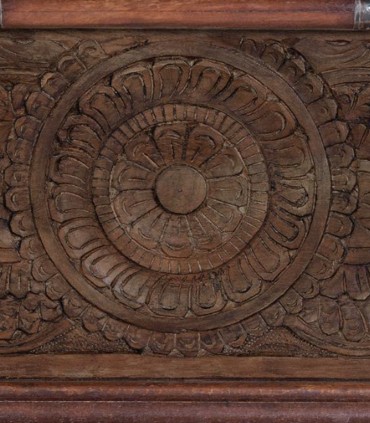 Baúl de Madera de Mango Tallado a Mano Valcazar, detalle