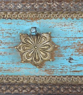 Baúl Vintage En Madera Tallada Nomad, detalle