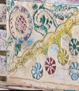 Baúl antiguo policromado Aryan, detalle