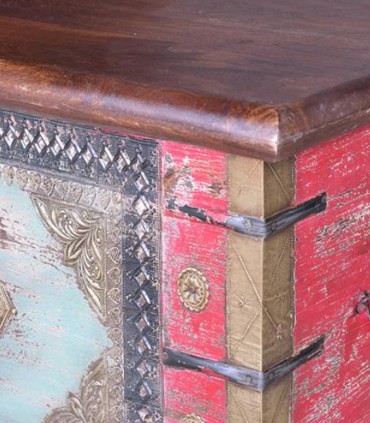 Arcón Oriental Largo con Herrajes Metálicos Monteluz, detalle