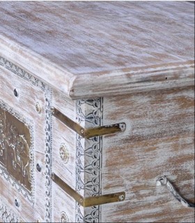 Cofre Artesanal de Madera Decorada Étnica Devendra, detalle