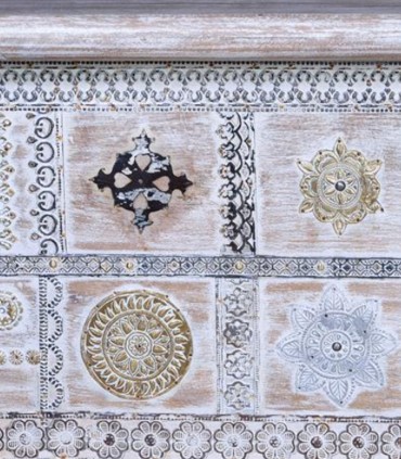 Cofre Artesanal de Madera Decorada Étnica Devendra, detalles