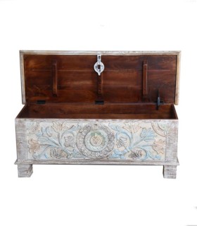 Baúl de Madera Tallada Vintage con Motivos Florales Sharma, abierto
