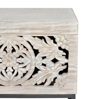 Baúl decorativo blanco con tallados florales en madera maciza Lune, detalle