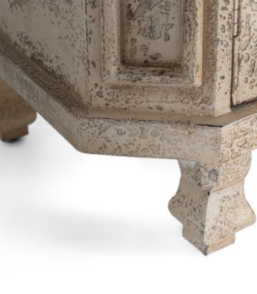 Vitrina de Madera de Mango Envejecida 4 Puertas Gael, detalle patas