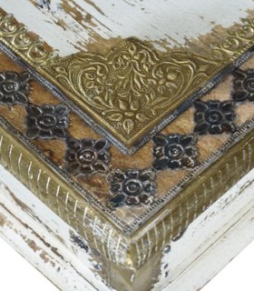 Mesa de Centro de Madera de Mango con Detalles en Bronce Leontina, detalle