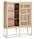 Alacena de Madera de Mango con Puertas Correderas Talladas y Base de Metal Zafiro, abierta