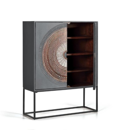 Alacena de Madera de Mango con 2 Puertas Talladas a Mano y Base de Metal Arjun de Ambar Muebles