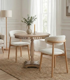 Mesa Redonda de Madera de Mango Tallada con Pedestal Central Fotini, ambiente