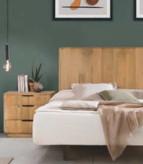 Mesita de Noche de Madera de Mango Natural con 3 Cajones Lunaris I, ambiente