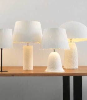 Lámpara de Mesa Artesanal con Pantalla de Papel Maché Blanca Peper