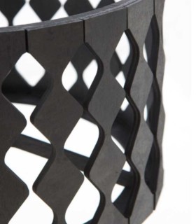 Lámpara de Mesa Artesanal Negra de Madera y Metal Helio