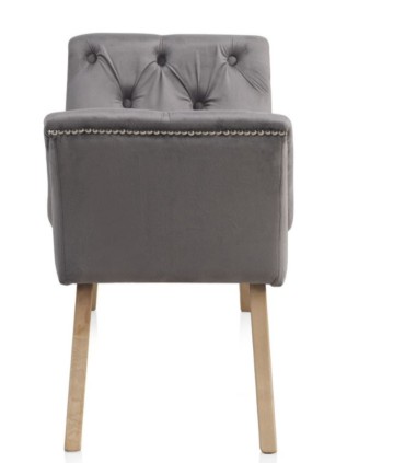 Banqueta Descalzadora Chesterfield Gris de Terciopelo con Capitoné y Patas de Madera Natural Freyja