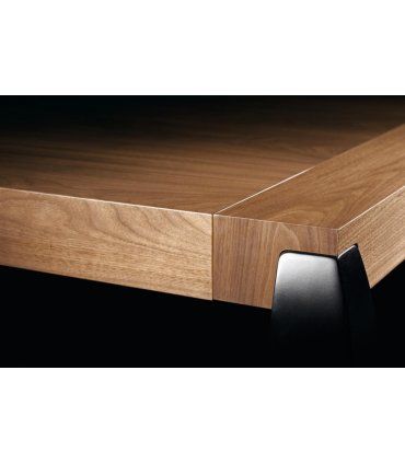 Detalle del faldón de la mesa Miranda
