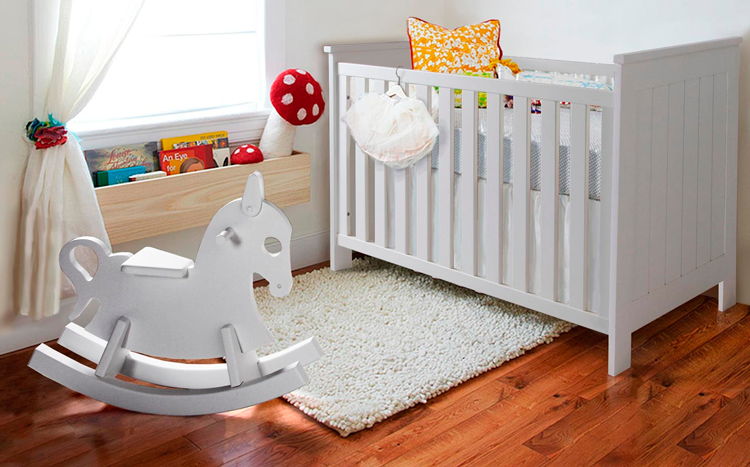 Caballito de madera blanco Rubén - Ámbar Muebles