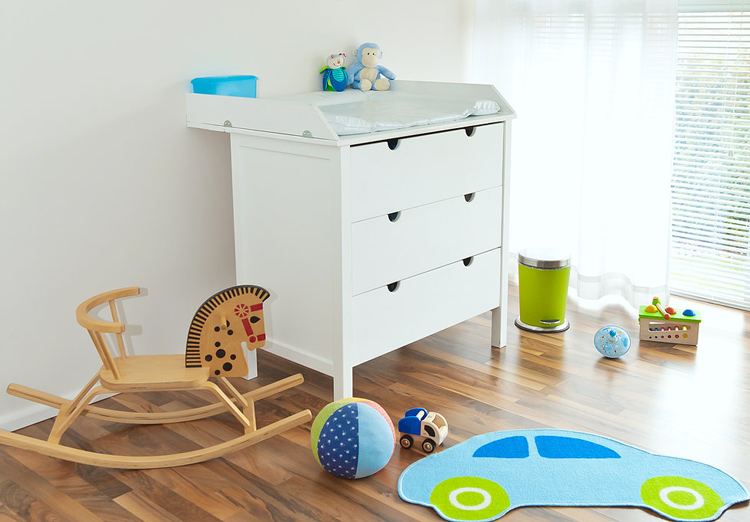 Decoración dormitorio infantil con caballito de madera - Pinterest