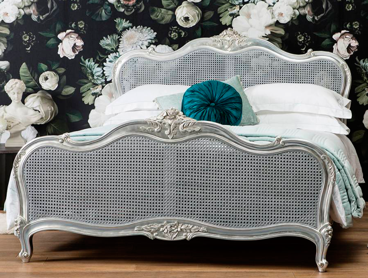 Cama con plafones de rejilla en plata - Inspiración vía Pinterest
