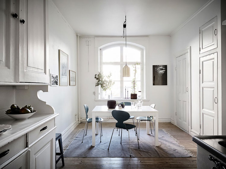 Cocina con Silla Hormiga de Arne Jacobsen - Inspiración: Pinterest