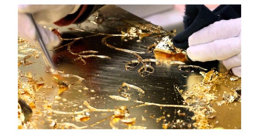 DECORACIÓN ARTESANAL EN PAN DE ORO Y PAN DE PLATA PARA MUEBLES DE LUJO